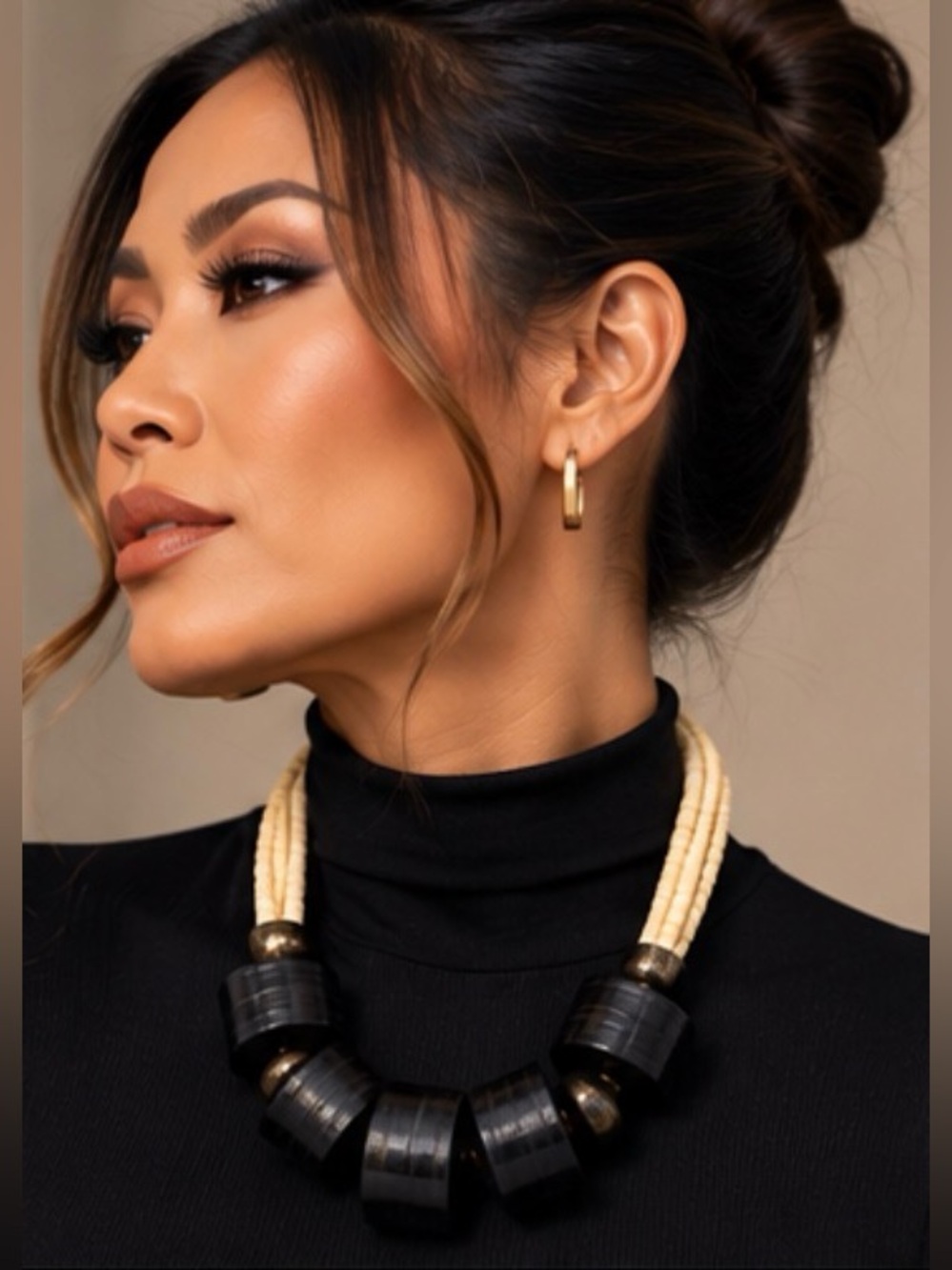 Elegant Black & Cream Statement Necklace - Women Jewelry